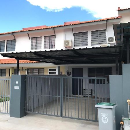 Oyo 90493 Jl Homestay Segamat Exterior photo