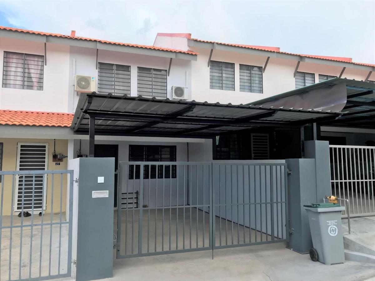 Oyo 90493 Jl Homestay Segamat Exterior photo
