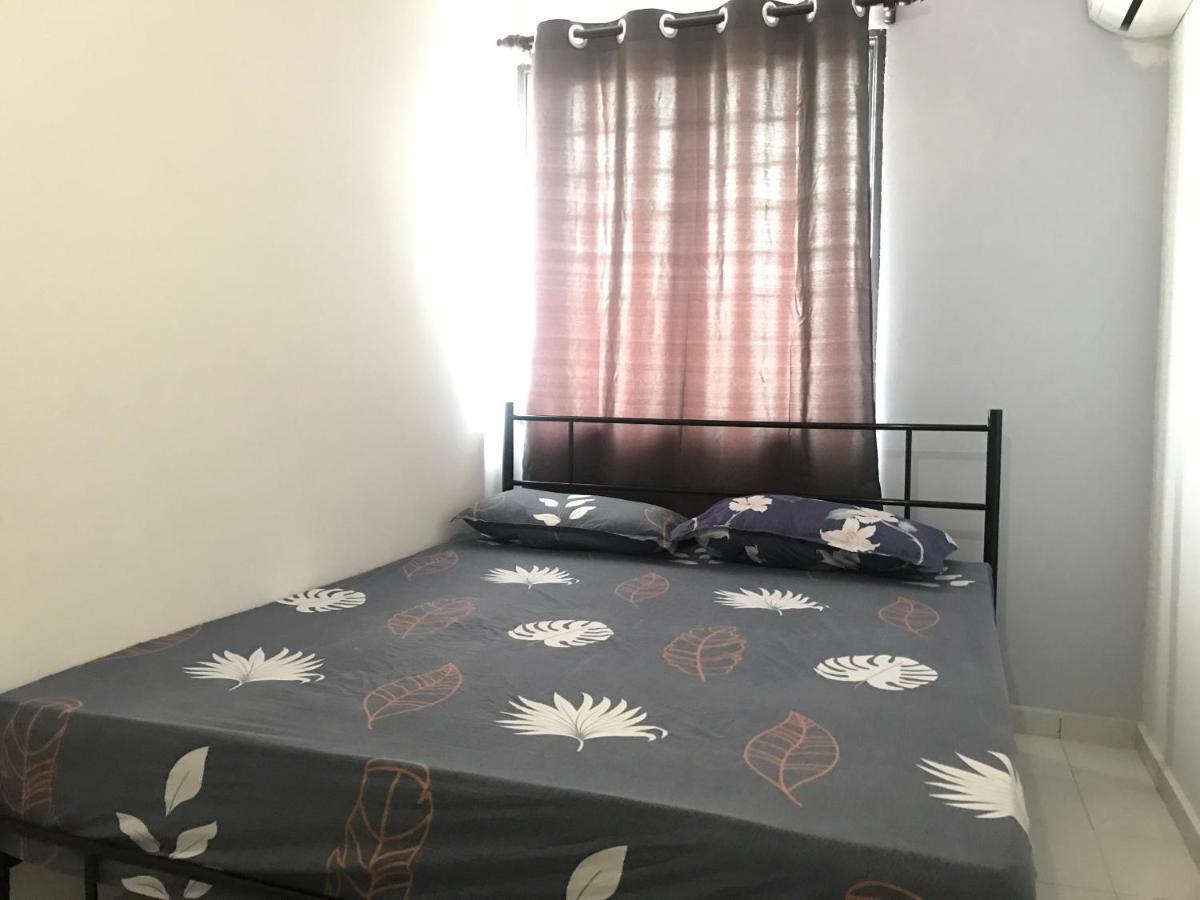 Oyo 90493 Jl Homestay Segamat Exterior photo