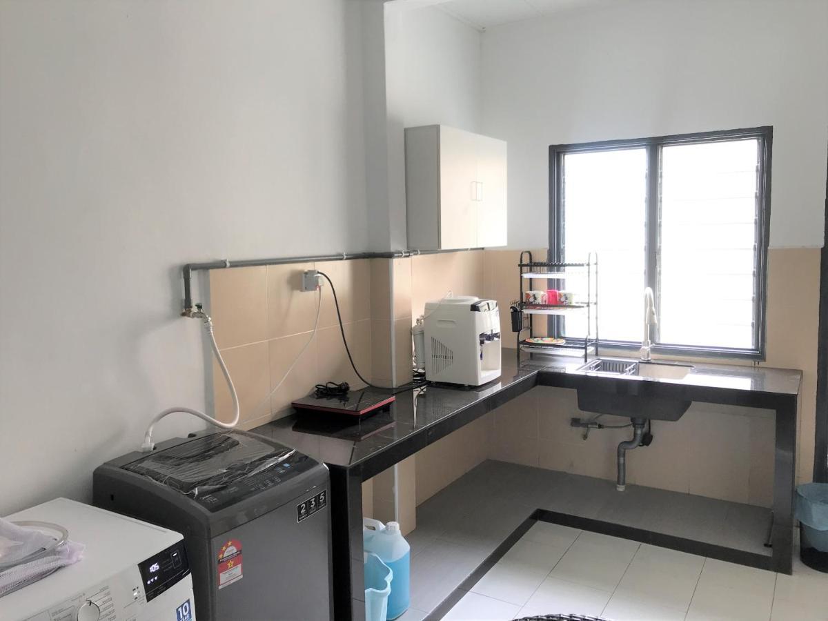 Oyo 90493 Jl Homestay Segamat Exterior photo
