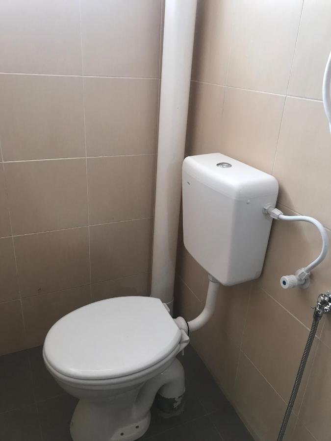 Oyo 90493 Jl Homestay Segamat Exterior photo